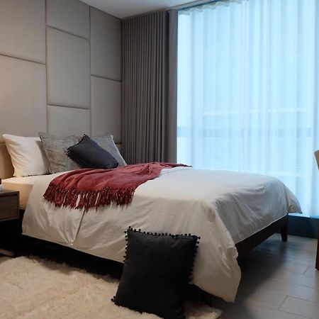 One Uptown Residence Taguig Exterior foto